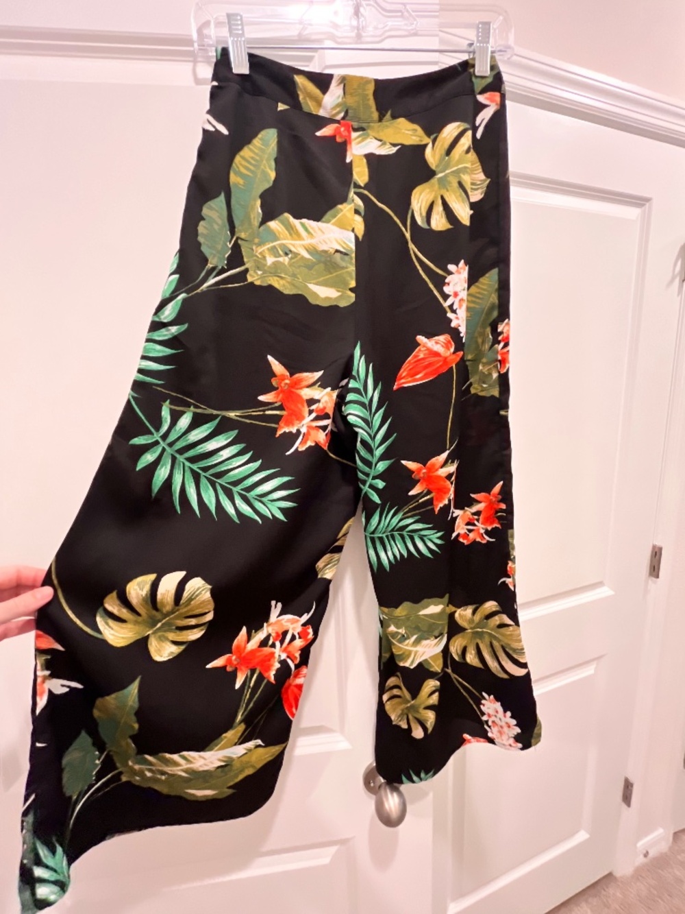 Flowy, dressy, tropical print pant